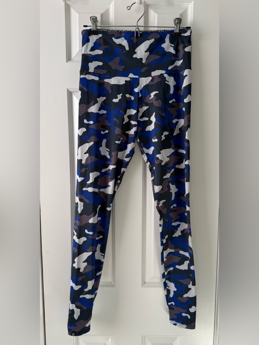 Women’s Onzie Flow Blue Camo Stretch Leggings size M/L EUC